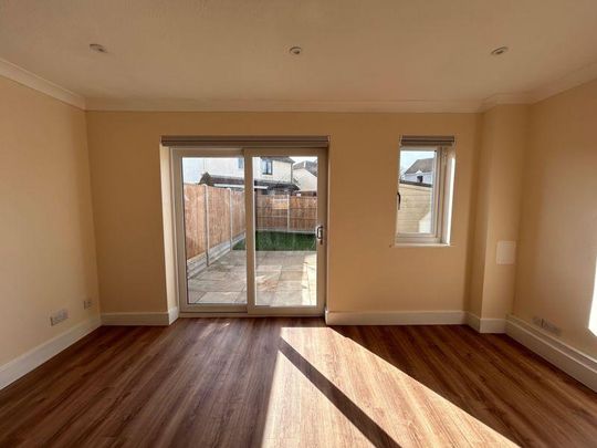 2 bedroom end of terrace house to rent - Photo 1
