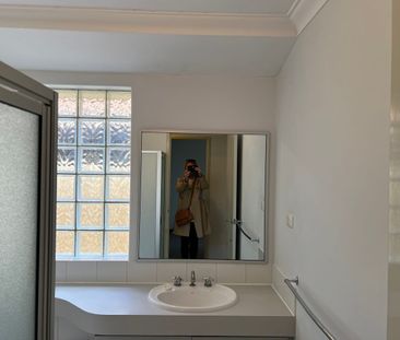 Three Bedroom Villa in a Small Complex - Photo 3