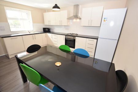 Culmington Close, Hulme, Manchester, M15 5HR - Photo 5