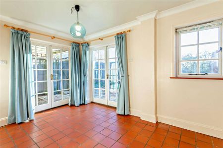 4 bedroom semi-detached house to rent - Photo 2