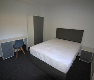 6 bedroom terraced house to rent - Photo 5