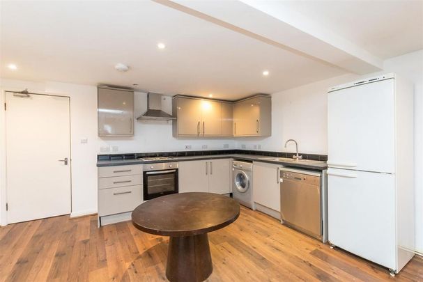 1 bedroom in a house share to rent - Photo 1