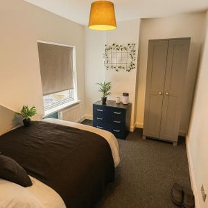 1 bedroom in a house share to rent - Photo 2