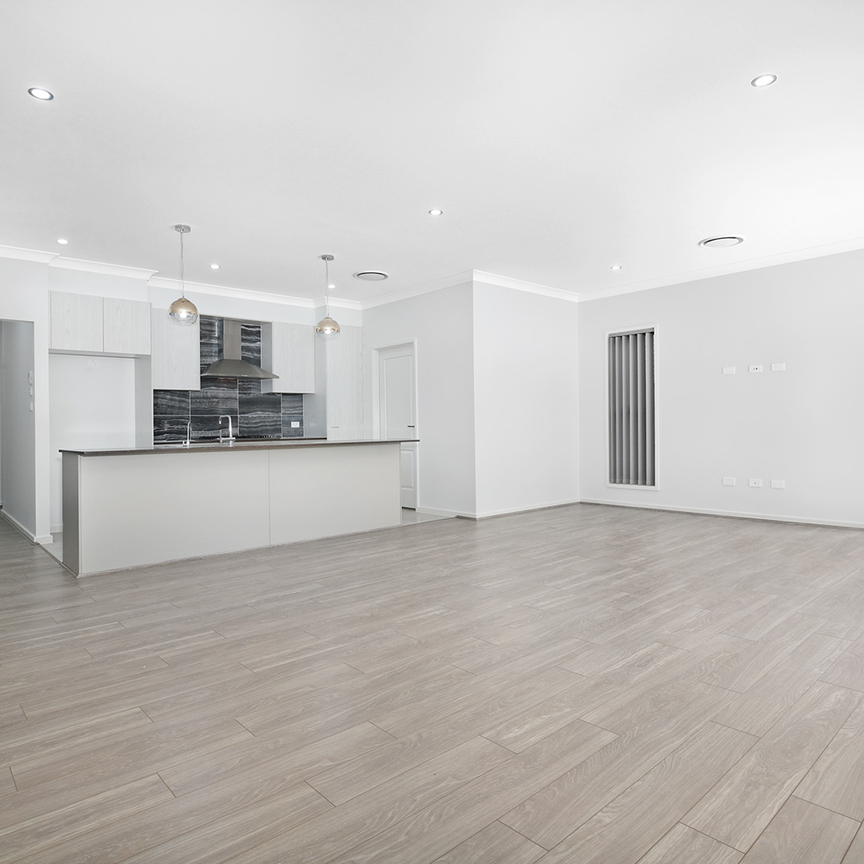 Modern Five Bedroom Family Home Within Riverbank Public School - Photo 1