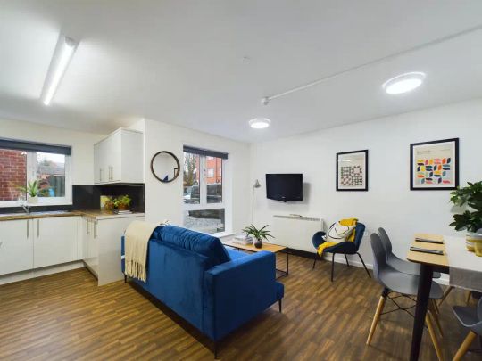 4 Bedroom House - Photo 1