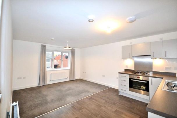 2 bedroom coach house to rent - Photo 1