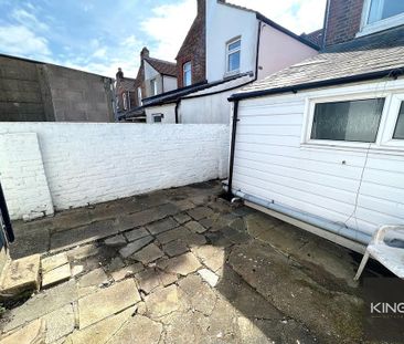 4 bedroom terraced house to rent - Photo 2