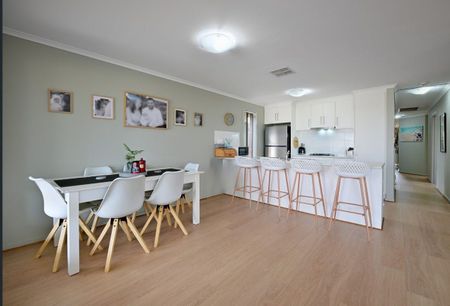 To register & apply for this property, please use this link: https://snug. com/ - Photo 4