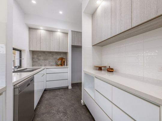 6 Arrowsmith Court, Paradise Point - Photo 1