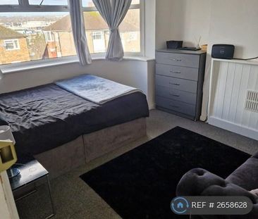 1 bedroom in a flat share to rent - Photo 3