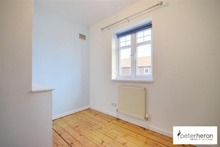 3 bedroom semi-detached house to rent - Photo 4