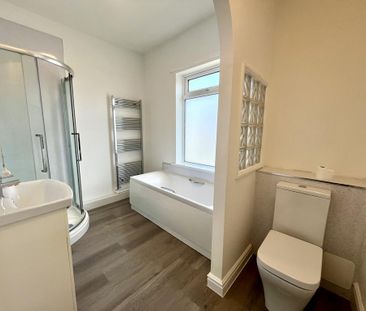 3 bedroom flat to rent - Photo 5
