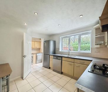 4 bedroom detached house to rent - Photo 4