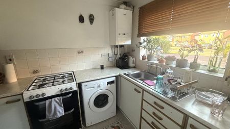 2 bedroom semi-detached house to rent - Photo 2