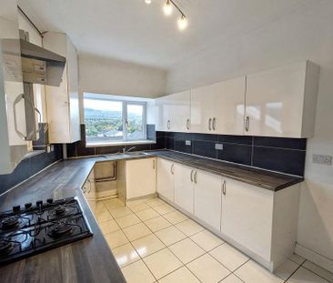 3 bedroom end of terrace house to rent - Photo 2