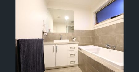 Luxury designer lifestyle property in Great Location - Photo 3