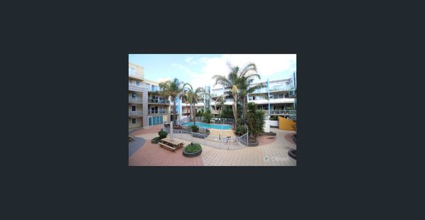 Spacious 2 Bedroom Apartment - In the heart of Brunswick - Photo 1