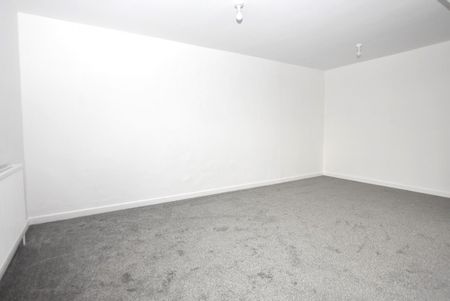 2 bedroom Flat To Let - Photo 5