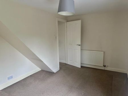 3 bedroom end of terrace house to rent - Photo 4