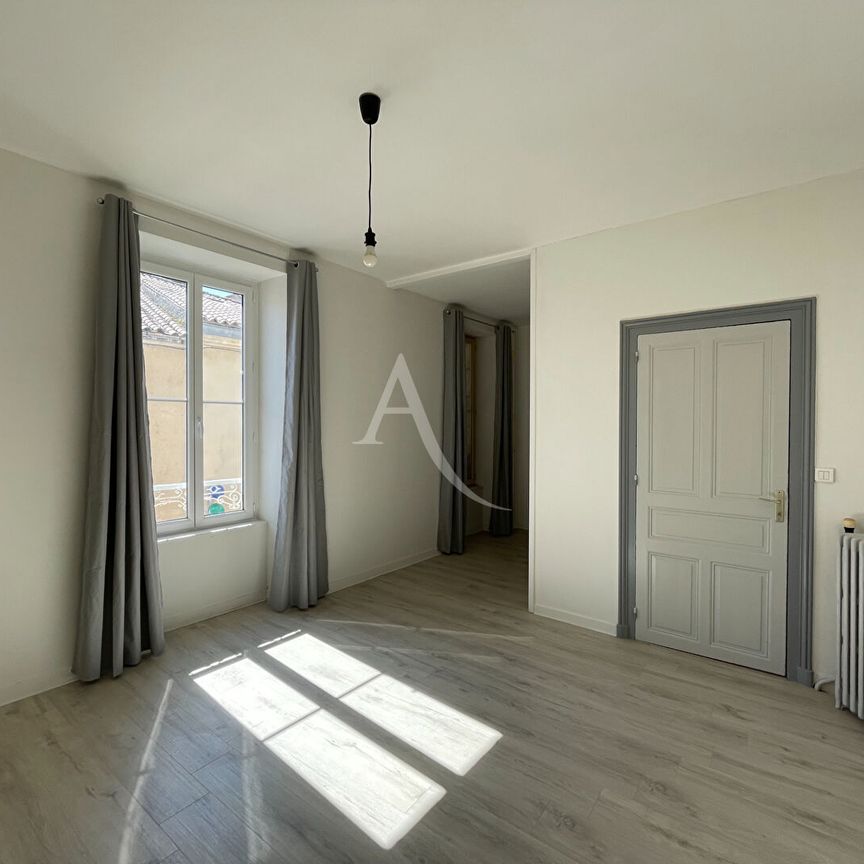 Location Appartement 1 pièce 22m² FONTENAY LE COMTE 85200 - Photo 1