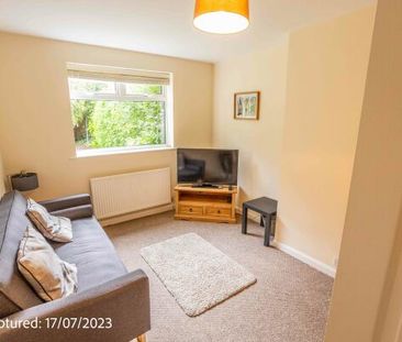 31 Sixth Avenue - Photo 2