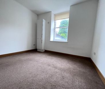 3 bedroom flat to rent - Photo 3