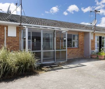 Central 2 Bedrooms - Photo 3