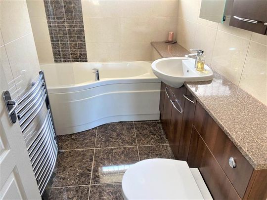 1 bedroom in a house share to rent - Photo 1