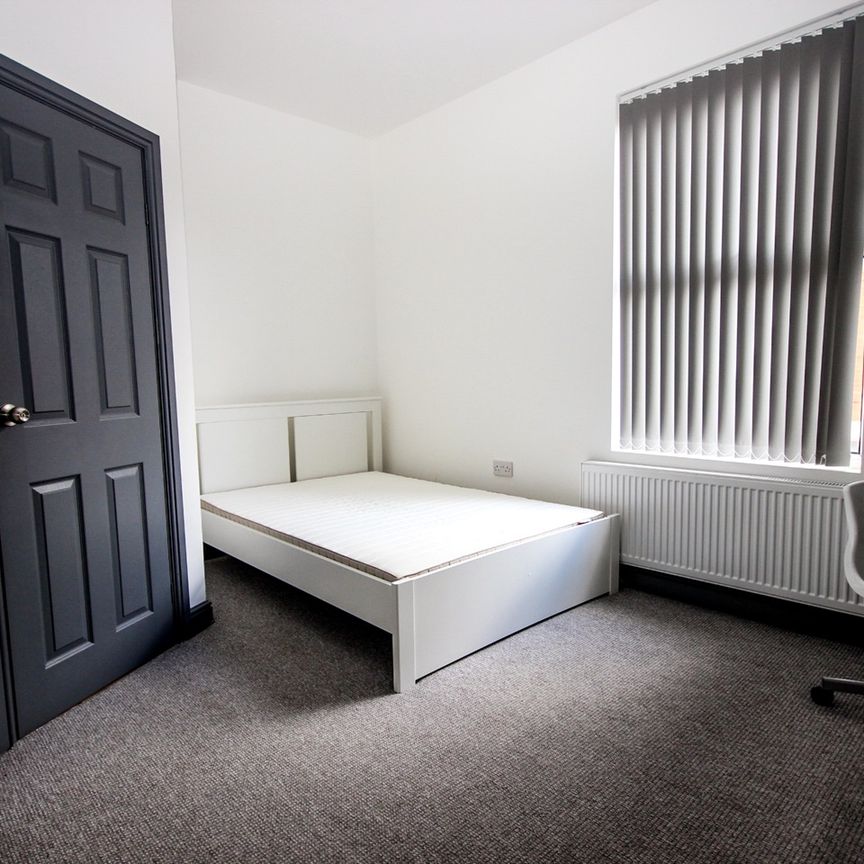 Room in a Shared House, Keswick Grove, M6 - Photo 1