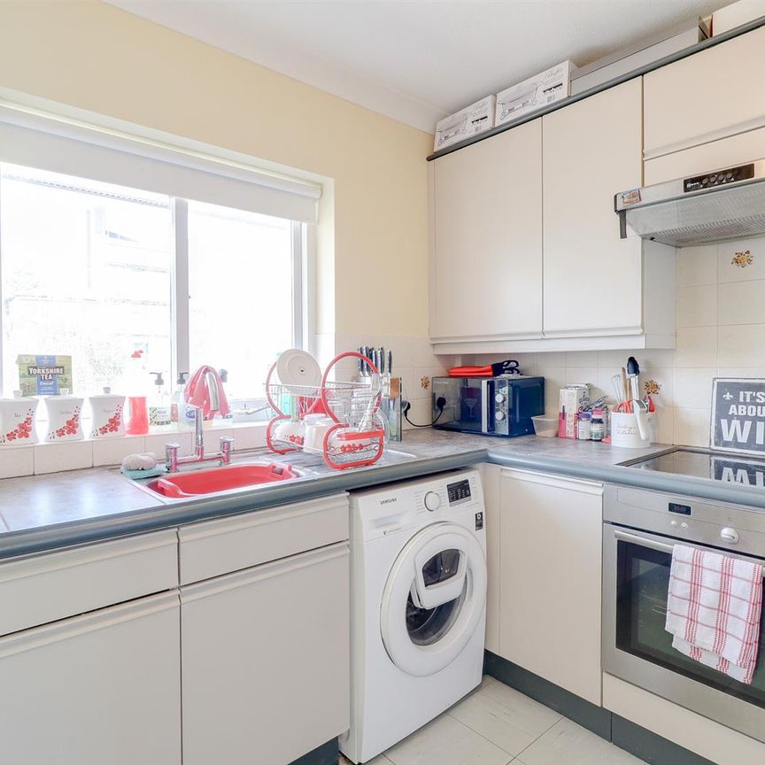 A 2 Bedroom Flat in Montpellier GL50 1SR - Photo 1