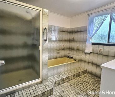 Large Family Home in Great Clinton Location! - Photo 1