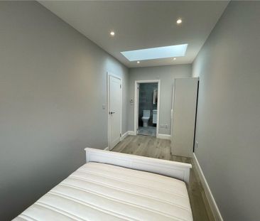 Chester Avenue, Twickenham, TW2 6AG - Photo 3