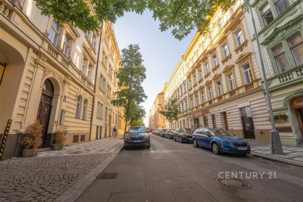 Luxusní garsonka na Vihohradech k okamžitému nastěhování - Photo 1