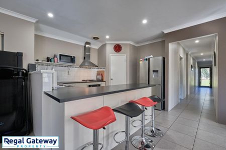 13 Observatory Avenue, AUBIN GROVE WA 6164 - Photo 3