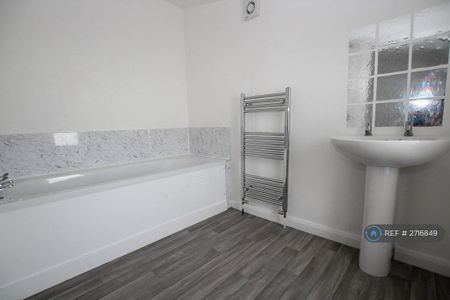 2 bedroom semi-detached house to rent - Photo 5