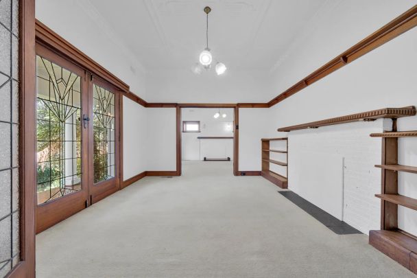 TRIPLE FRONTED CALIFORNIA BUNGALOW FIT FOR FAMILY - 6 Month Lease - Photo 1