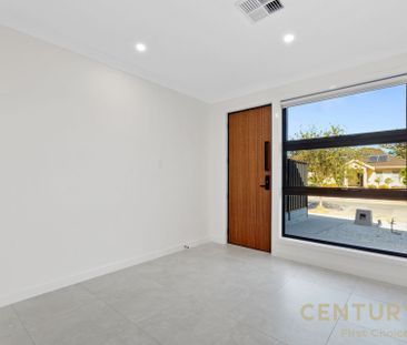 Brand New Stunning Executive Home in a Prime Location - Photo 6