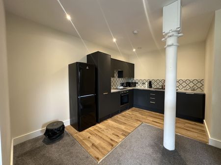 Britannia Road, Huddersfield - Photo 2