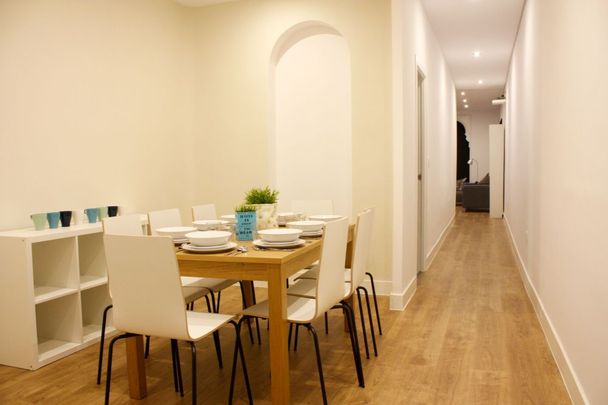 Bright room in Calle Valenzuela - Photo 1