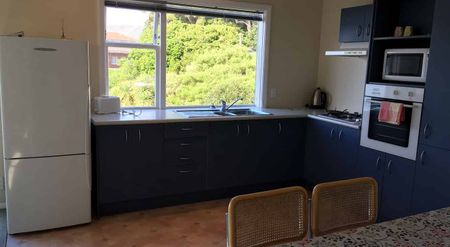 Spacious, sunny, secure two double bedroom flat - Photo 5