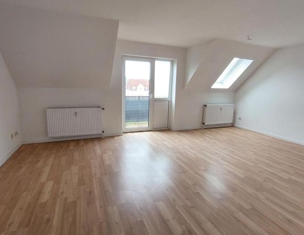 Newly renovated for you – 3-room apartment on the top floor with balcony – available from 01.12.2025 - Photo 1