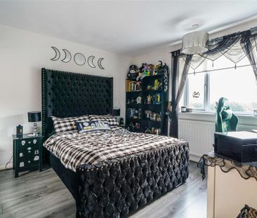 3 bedroom end of terrace house to rent - Photo 2