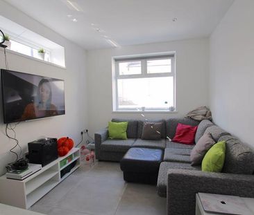6 bedroom terraced house to rent - Photo 2