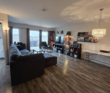 Grand 4½ + 1 Pièce Polyvalente - Photo 1