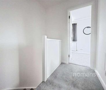 Fleet Road, Fleet, GU51 - Photo 2