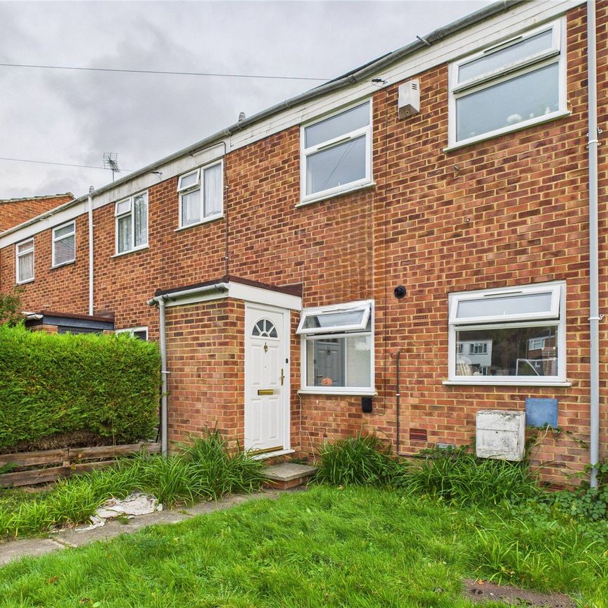 Pinewood Park, Farnborough Pinewood Park, Farnborough - Photo 2