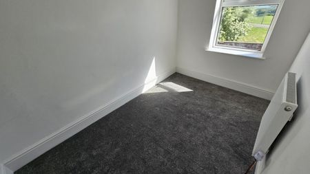 2 bed Terraced - To Let - Photo 5