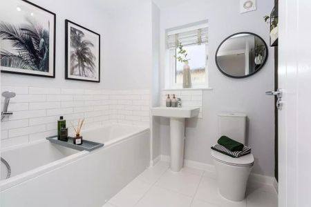 3 bedroom semi-detached house to rent - Photo 3