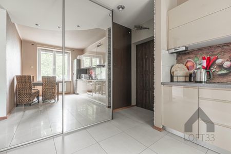 Przestronnne, dwupokojowe mieszkanie w Centrum Jaworzna do wynajęcia | Spacer 3D - Photo 4
