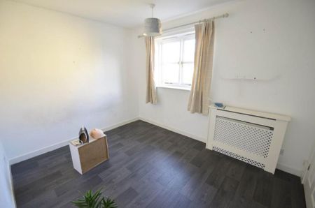 2 bedroom end of terrace house to rent - Photo 2